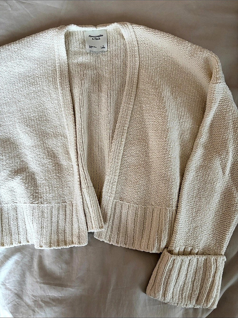 Abercrombie & Fitch Knit Cardigan in Cream Size Small